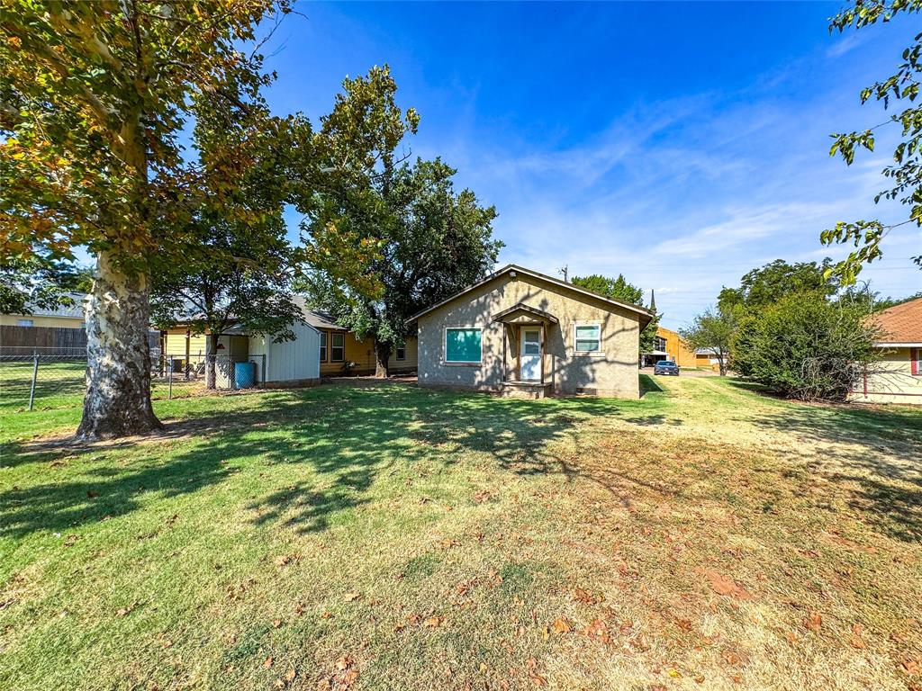 505 Main Street Rochester, TX 79544 - Photo 23 of 24 a view of outdoor space yard and front view of a house