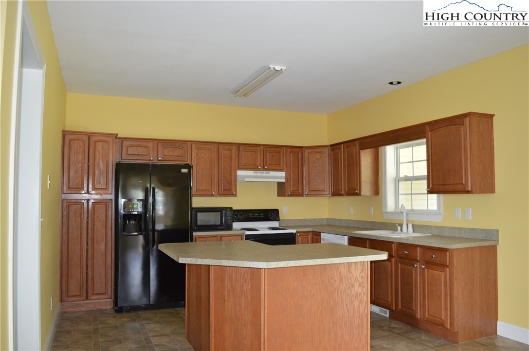 241 Shiloh Ch Road Sparta, NC 28675 - Photo 3 of 42 Gallery Image 3
