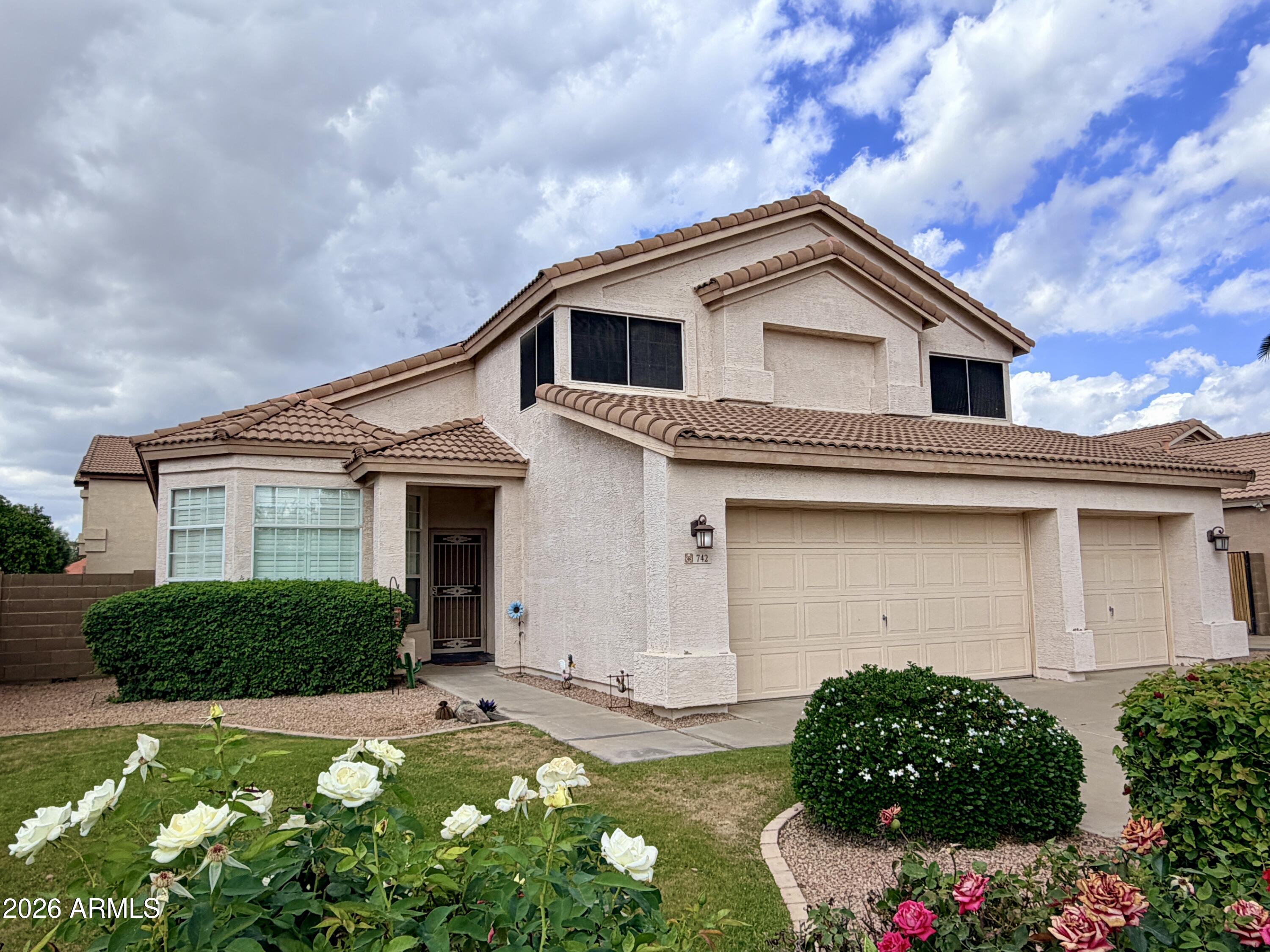 742 North Boulder Street Gilbert, AZ 85234 - Photo 1 of 22 a house view with a garden space