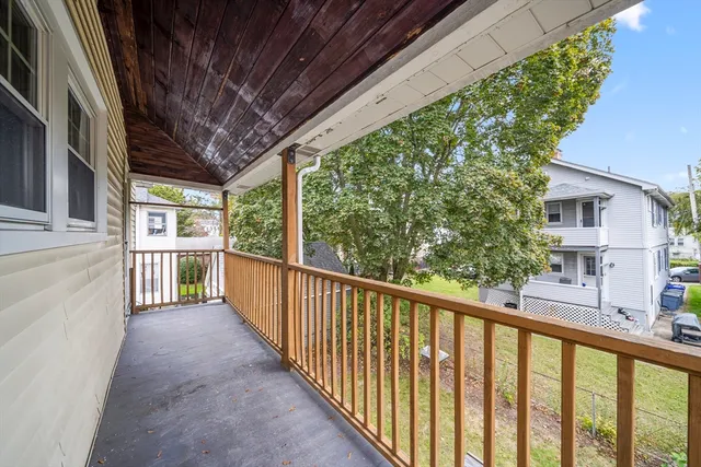 a view of a back yard