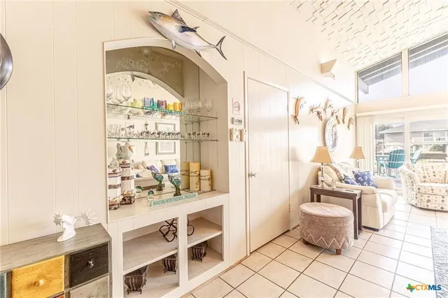 a view of empty room with window