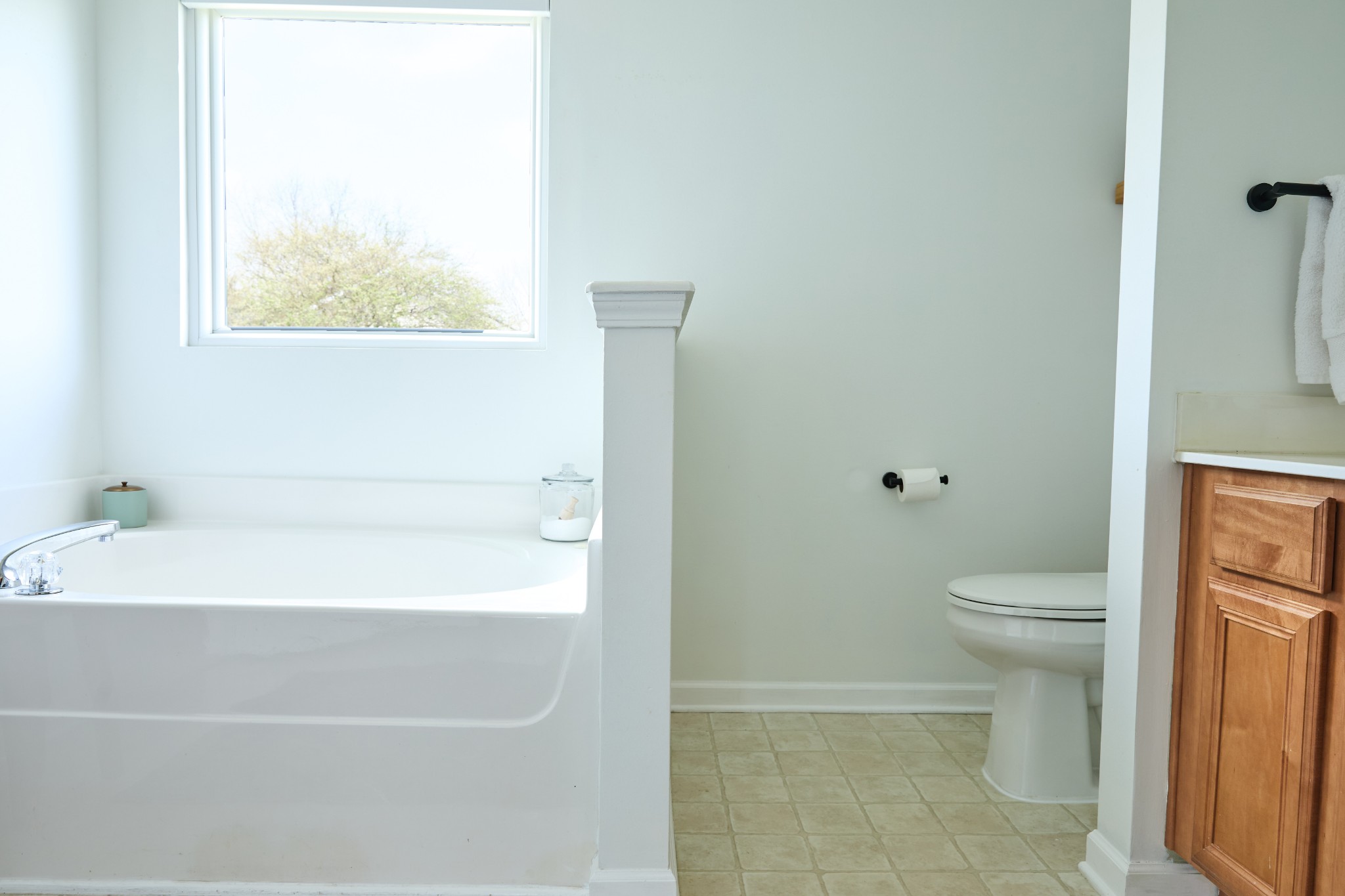1910 Portview Drive Spring Hill, TN 37174 - Photo 31 of 50 a bathroom with a toilet and a bathtub
