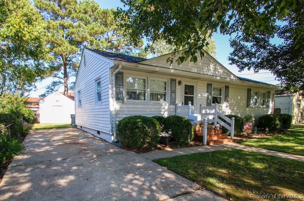 623 Spruce Road Newport News, VA 23601 - Photo 4 of 35 Gallery Image 4