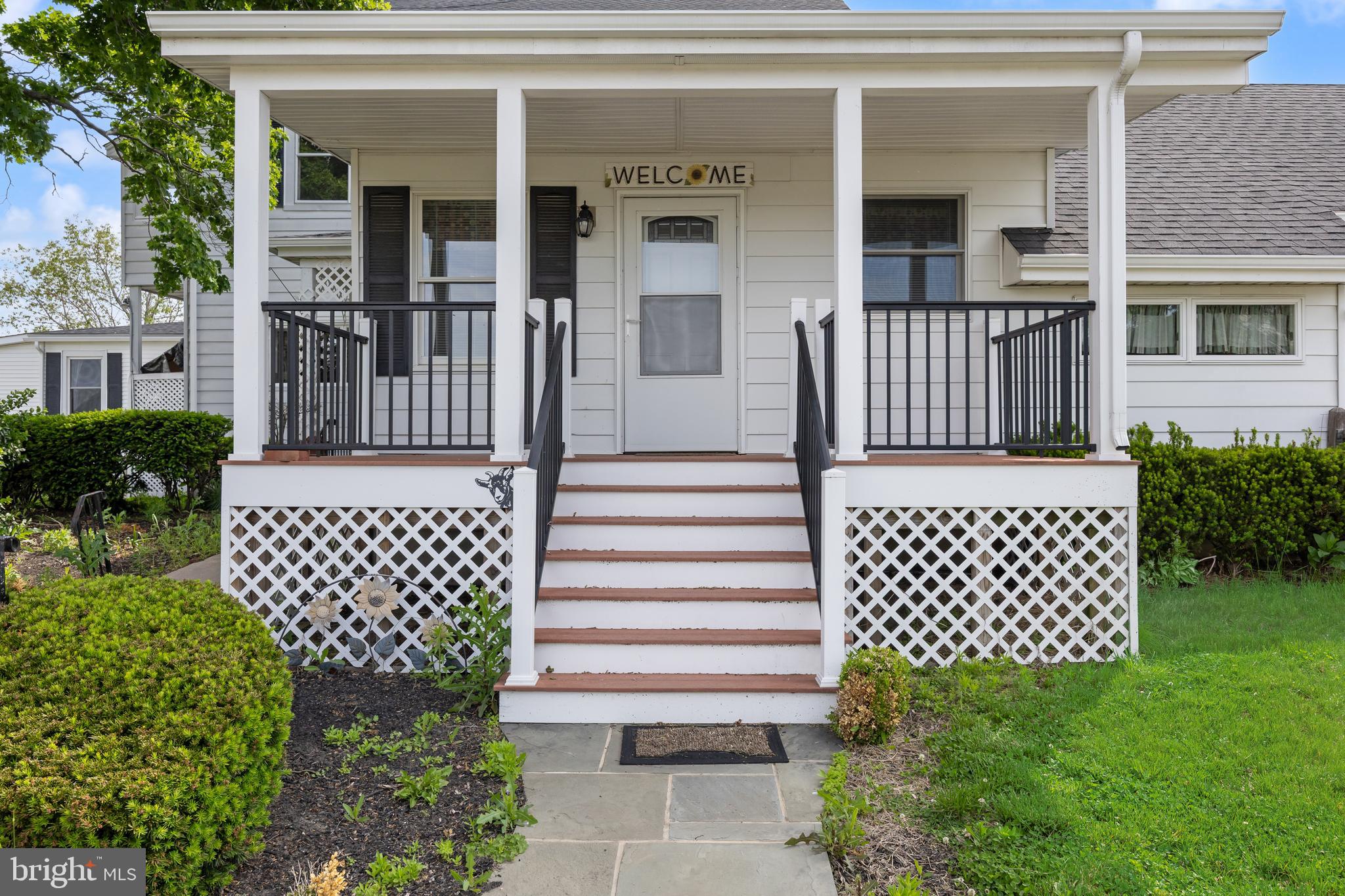 53 Arneys Mt Road Pemberton, NJ 08068 - Photo 7 of 61 front view of a house