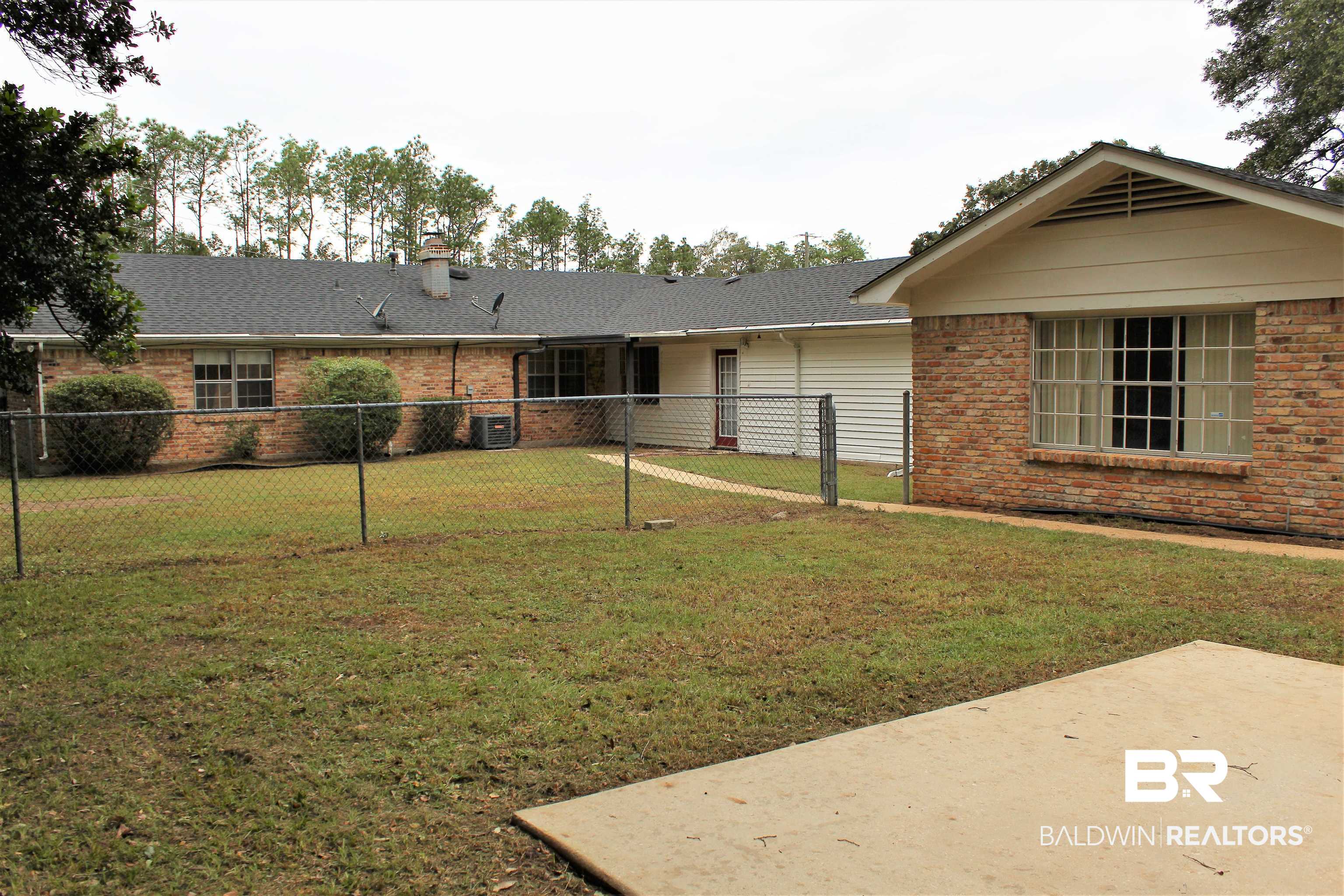 4251 Schillinger Road South Mobile, AL 36619 - Photo 31 of 38 Separately fenced area for specific family needs