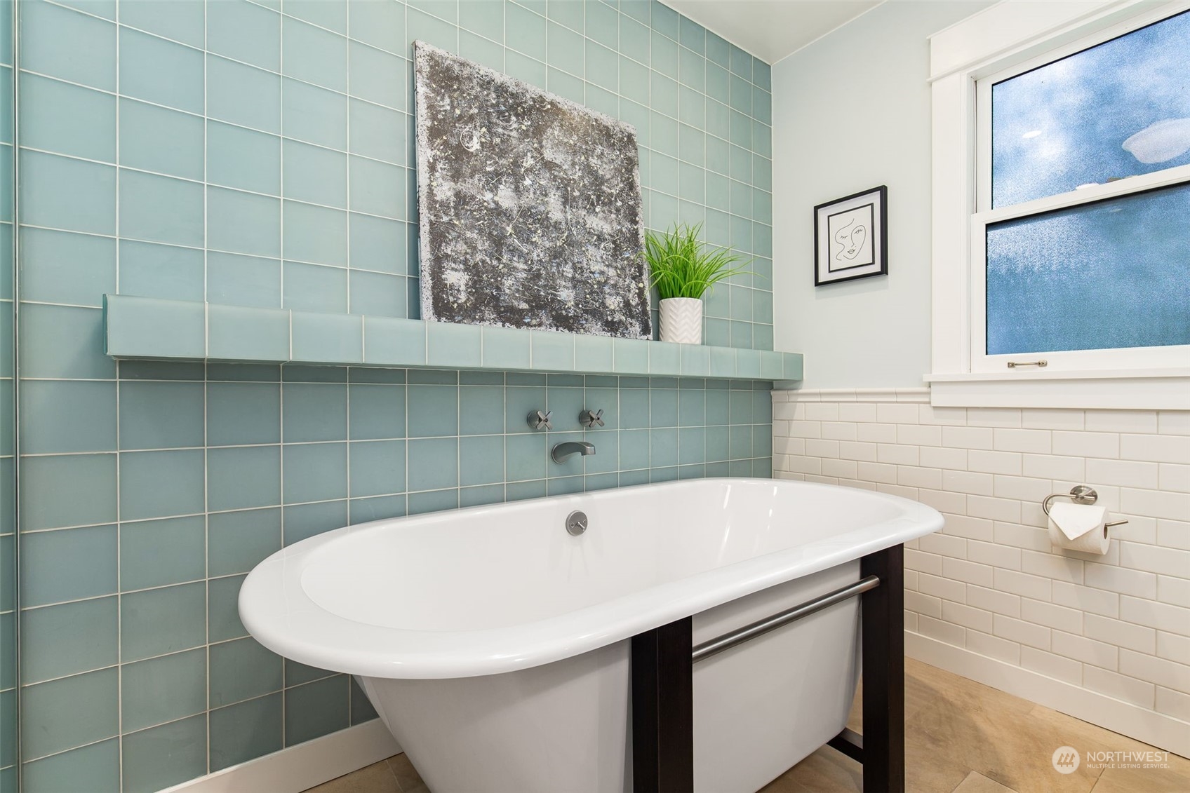 3130 Broadway East Seattle, WA 98102 - Photo 26 of 32 a bathroom with a sink and a bathtub