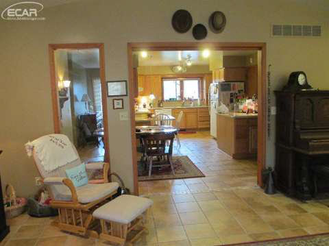 5296 North Center Road Flint, MI 48506 - Photo 5 of 33 20435397-4.JPG