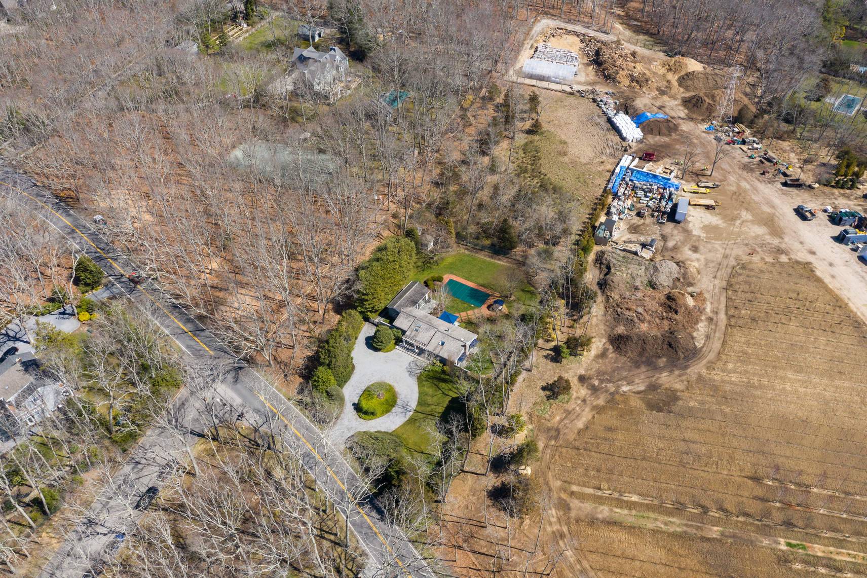 1445 Deerfield Road Water Mill, NY 11976 - Photo 31 of 32 Gallery Image 31