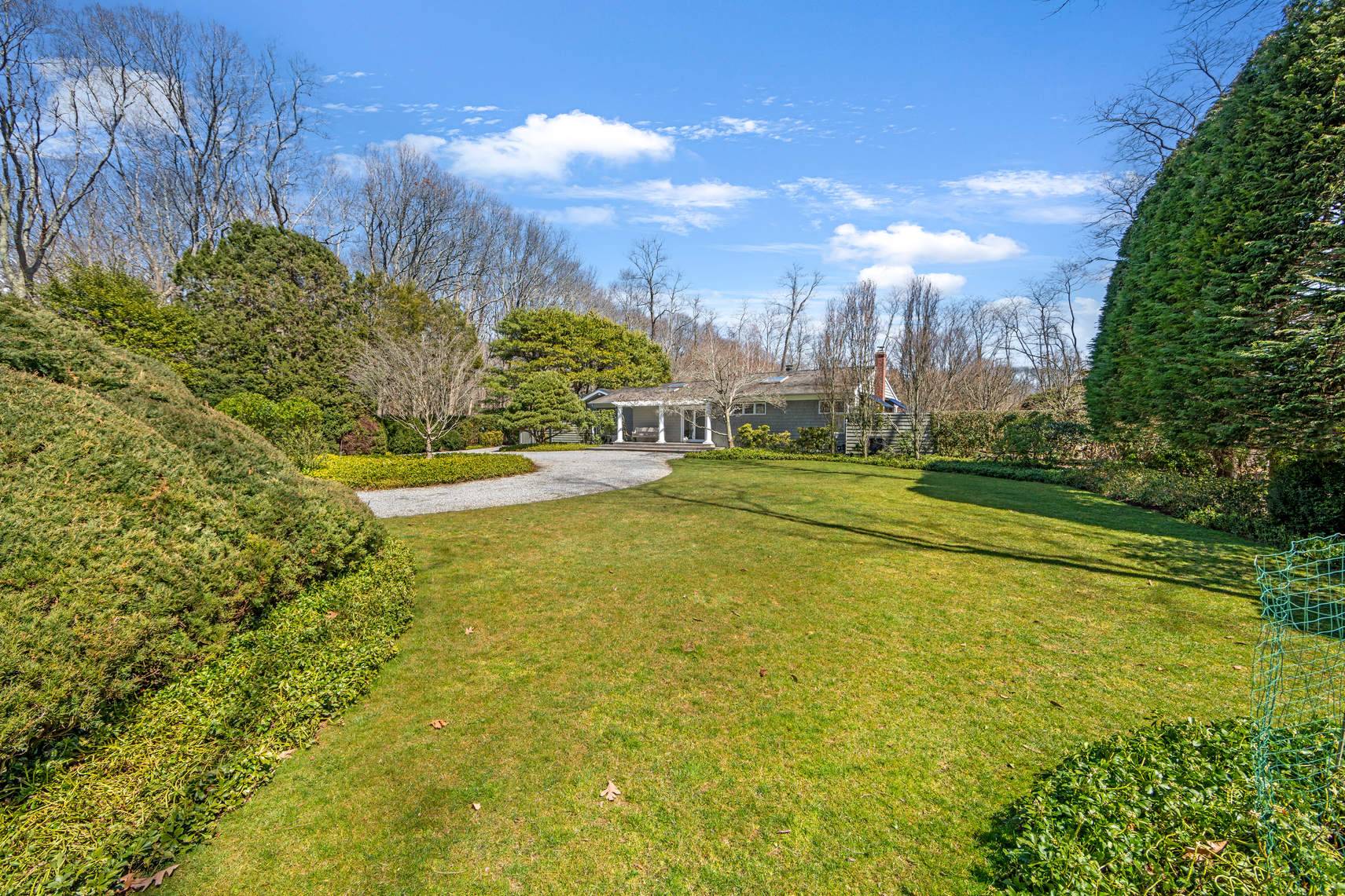 1445 Deerfield Road Water Mill, NY 11976 - Photo 8 of 32 Gallery Image 8