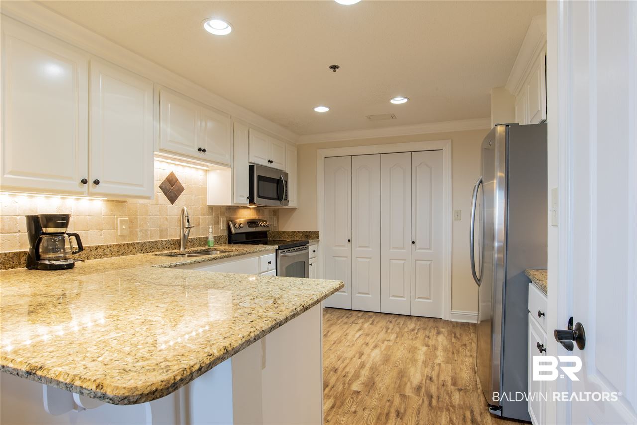 100 Tower Drive, Unit 1004 Daphne, AL 36526 - Photo 6 of 30 Kitchen