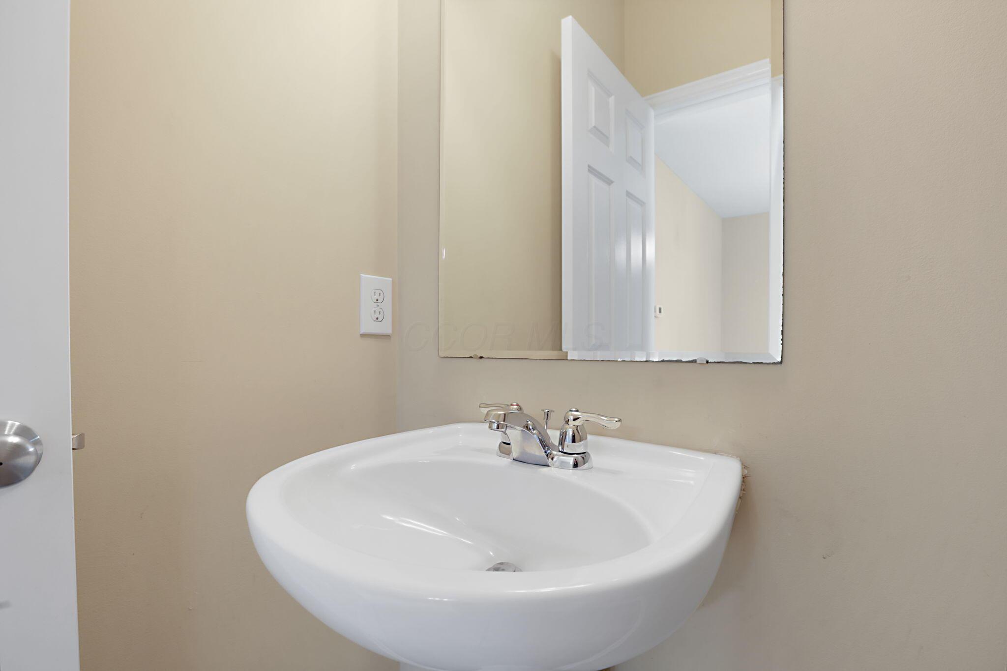 6313 Chetti Drive Columbus, OH 43213 - Photo 15 of 88 Pedestal Sink