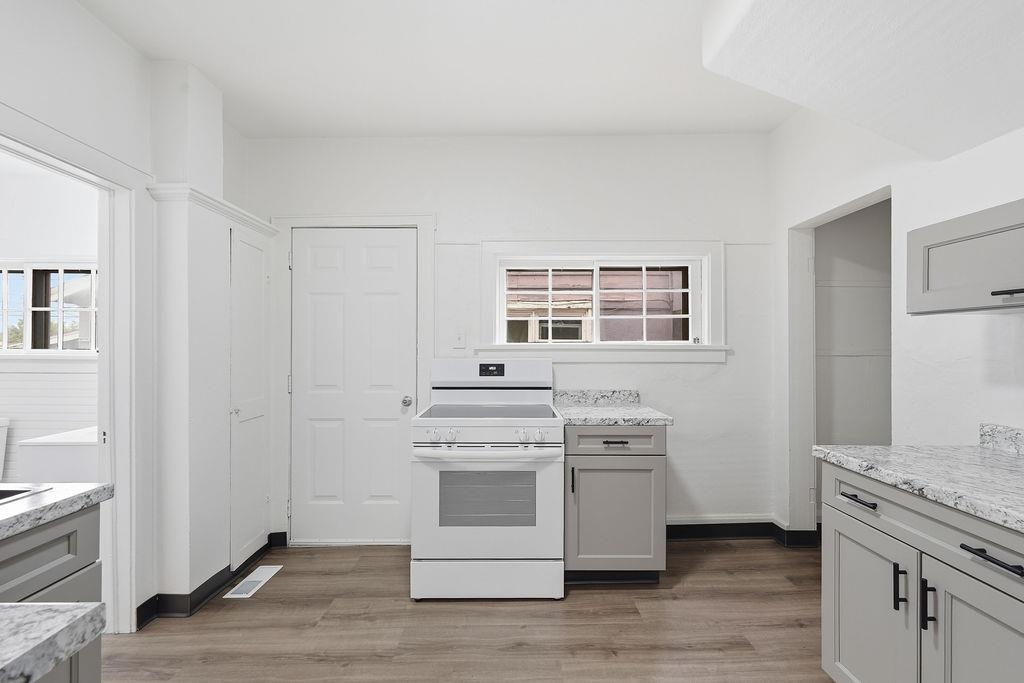 714 West Augusta Avenue Spokane, WA 99205 - Photo 15 of 36