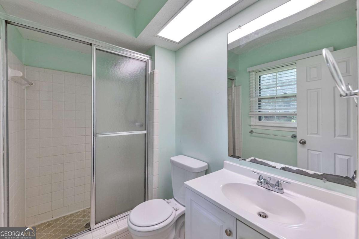 115 Elizabeth Way Ellenwood, GA 30294 - Photo 12 of 15 a bathroom with a sink toilet and shower