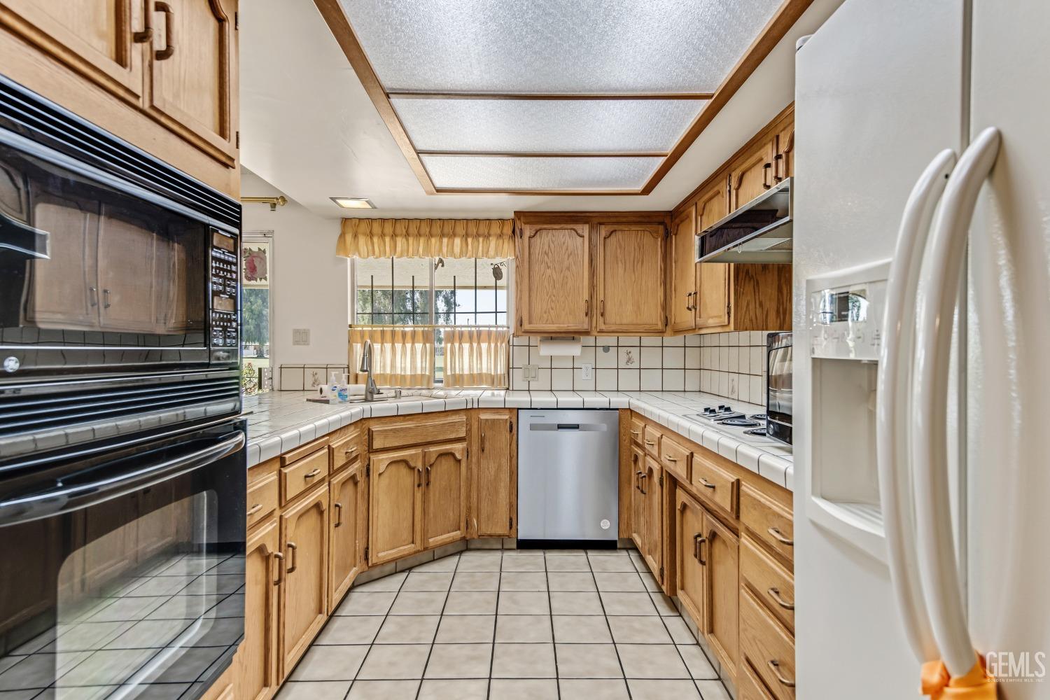 Undisclosed Address Bakersfield, CA 93309 - Photo 21 of 46 a kitchen with stainless steel appliances granite countertop a stove and a sink