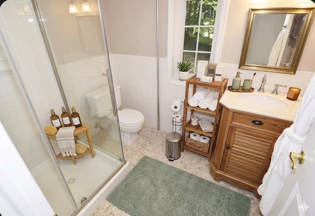 539 Manhasset Woods Road Manhasset, NY 11030 - Photo 25 of 41 Guest house full bath