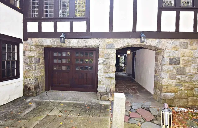 a view of a house with a big yard
