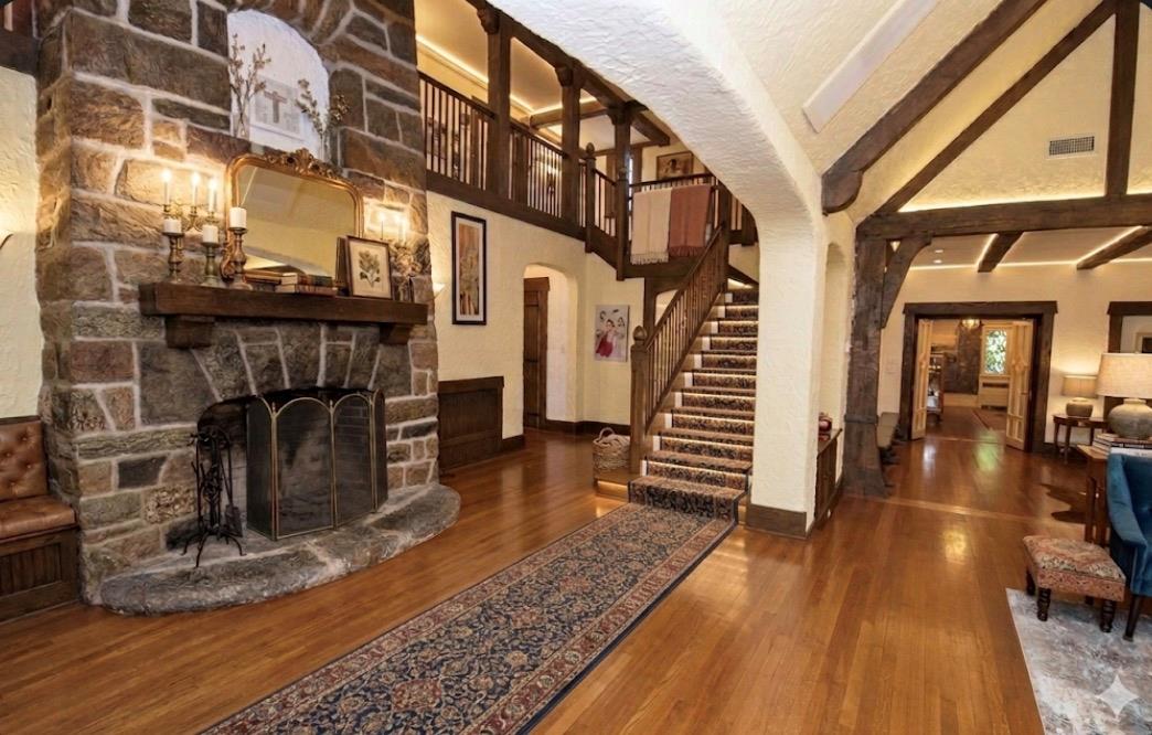 539 Manhasset Woods Road Manhasset, NY 11030 - Photo 3 of 41
