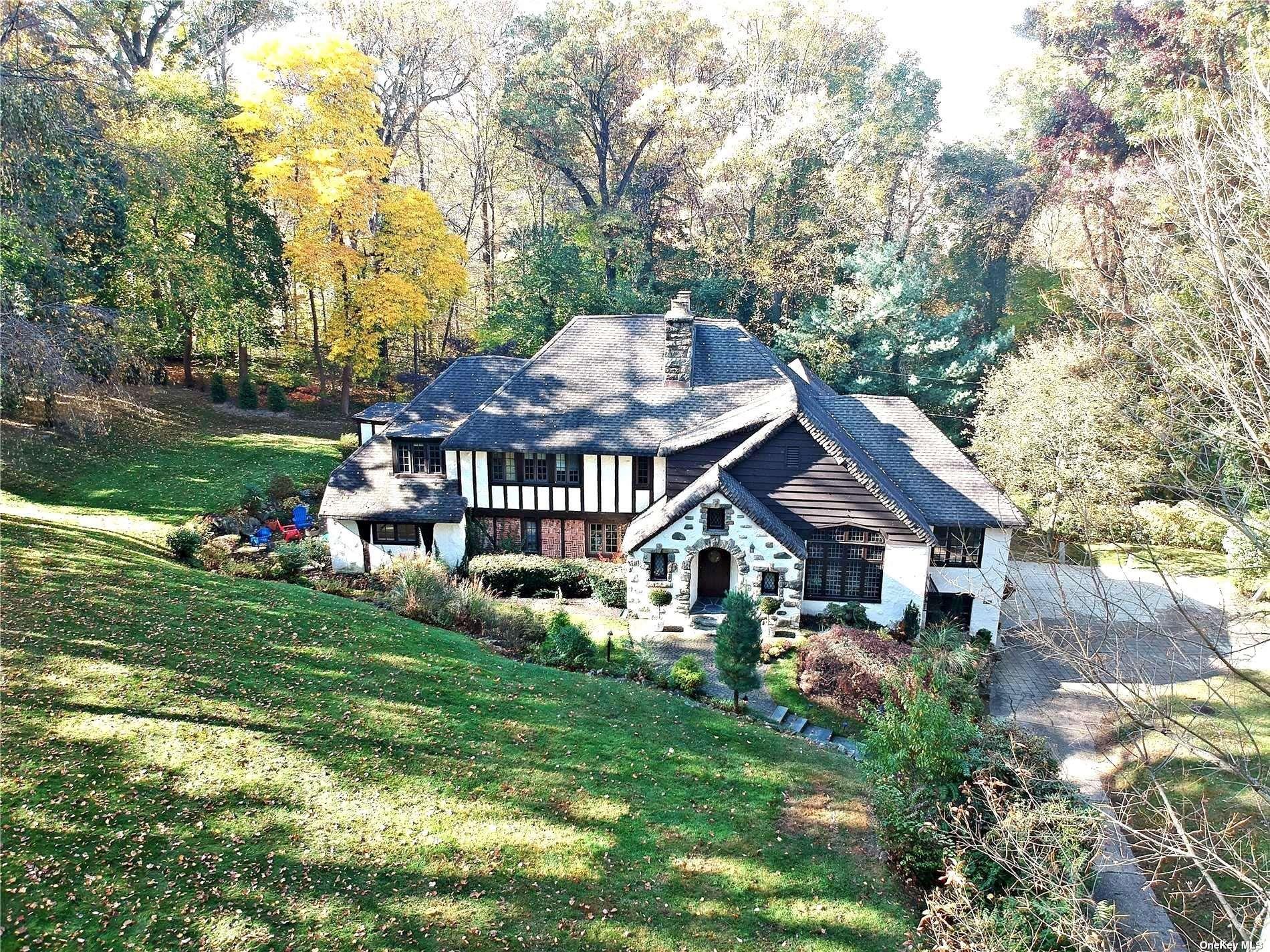 539 Manhasset Woods Road Manhasset, NY 11030 - Photo 32 of 41