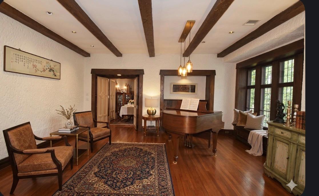 539 Manhasset Woods Road Manhasset, NY 11030 - Photo 6 of 41 Living room extension virtually staged