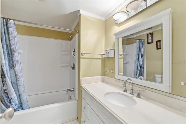 a view of livingroom with furniture