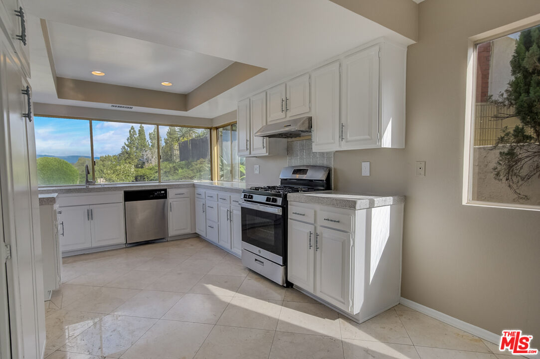 1259 Flintlock Road Diamond Bar, CA 91765 - Photo 4 of 34 Gallery Image 4