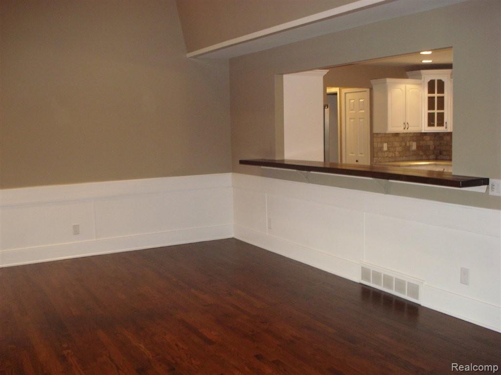9255 Allen Road Clarkston, MI 48348 - Photo 17 of 25 Living Room