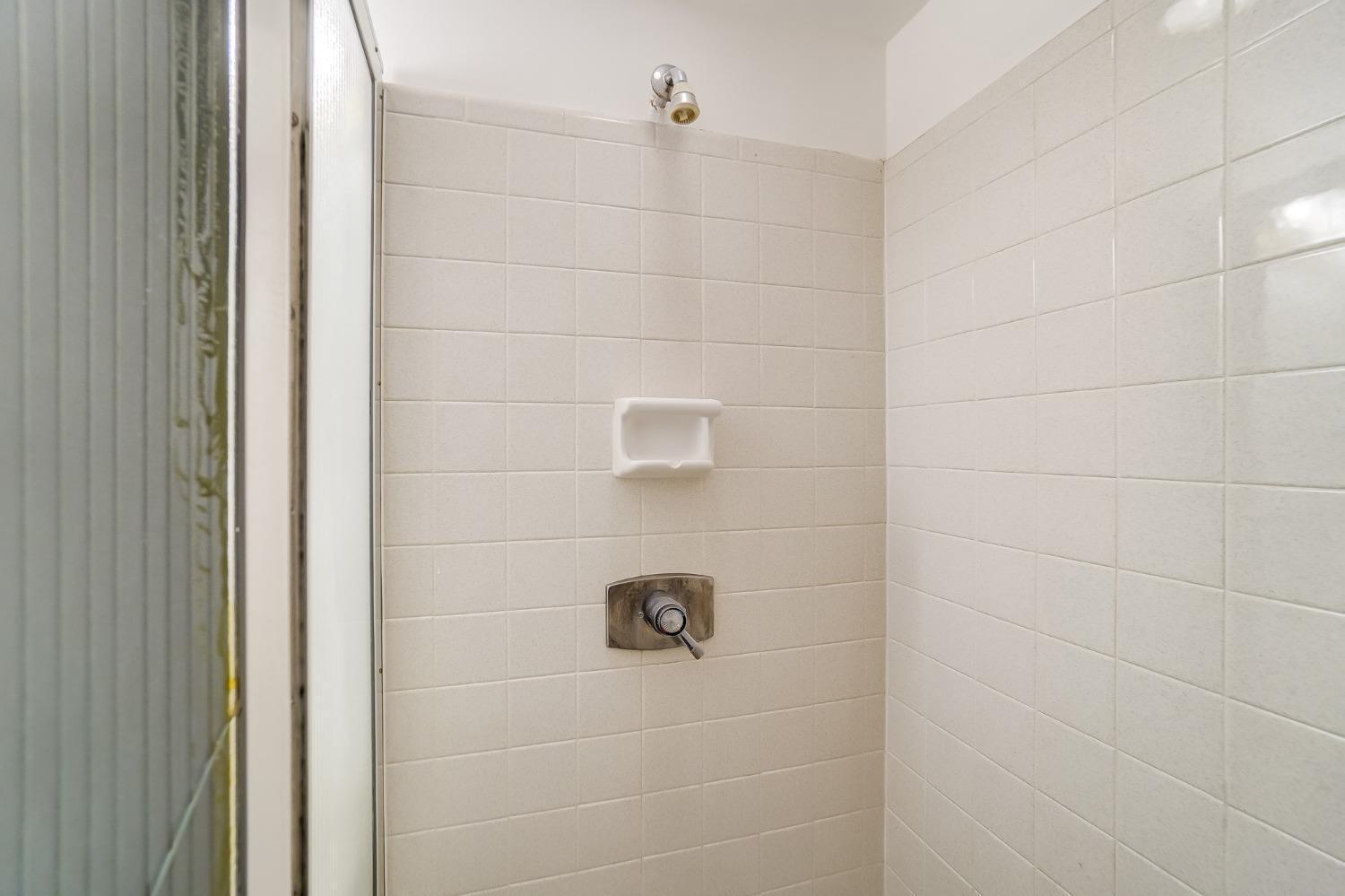 2138 Madison Road, Unit G Cincinnati, OH 45208 - Photo 34 of 42