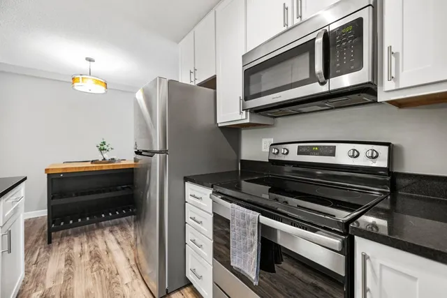 $145,000 | 3150 Excelsior Boulevard, Unit 101, Minneapolis, MN 55416