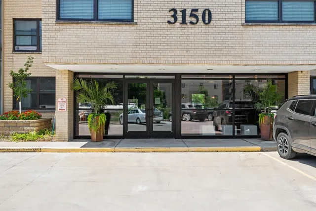 $145,000 | 3150 Excelsior Boulevard, Unit 101, Minneapolis, MN 55416