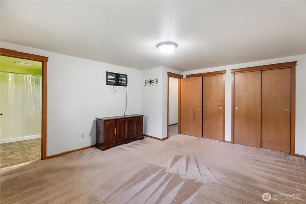 a view of empty room with window