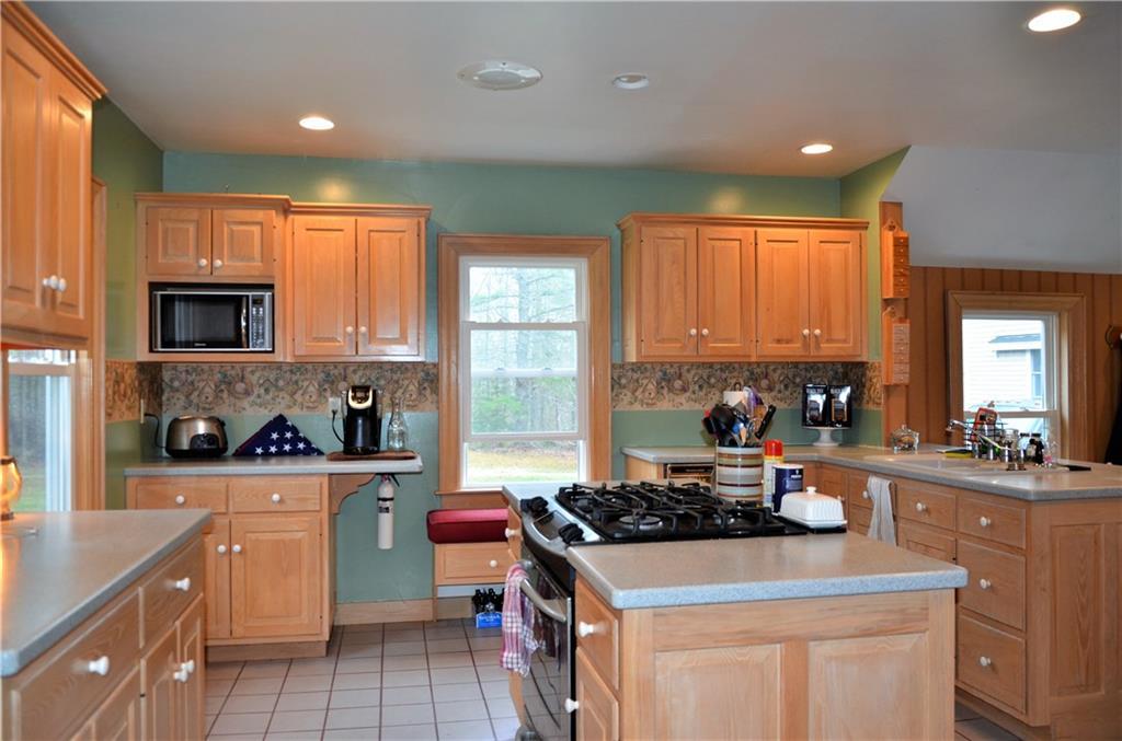 748 Back River Road Boothbay, ME 04537 - Photo 8 of 34 Kitchen