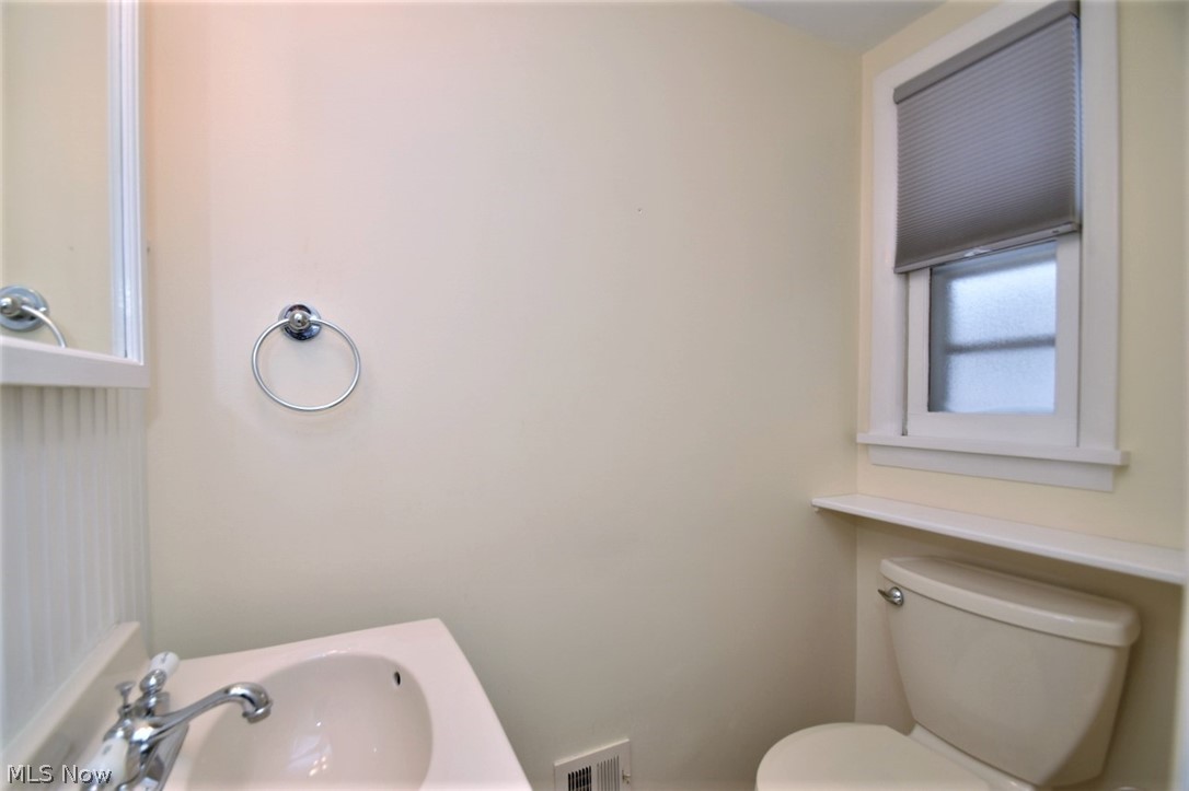 1207 Brainard Road Lyndhurst, OH 44124 - Photo 18 of 35