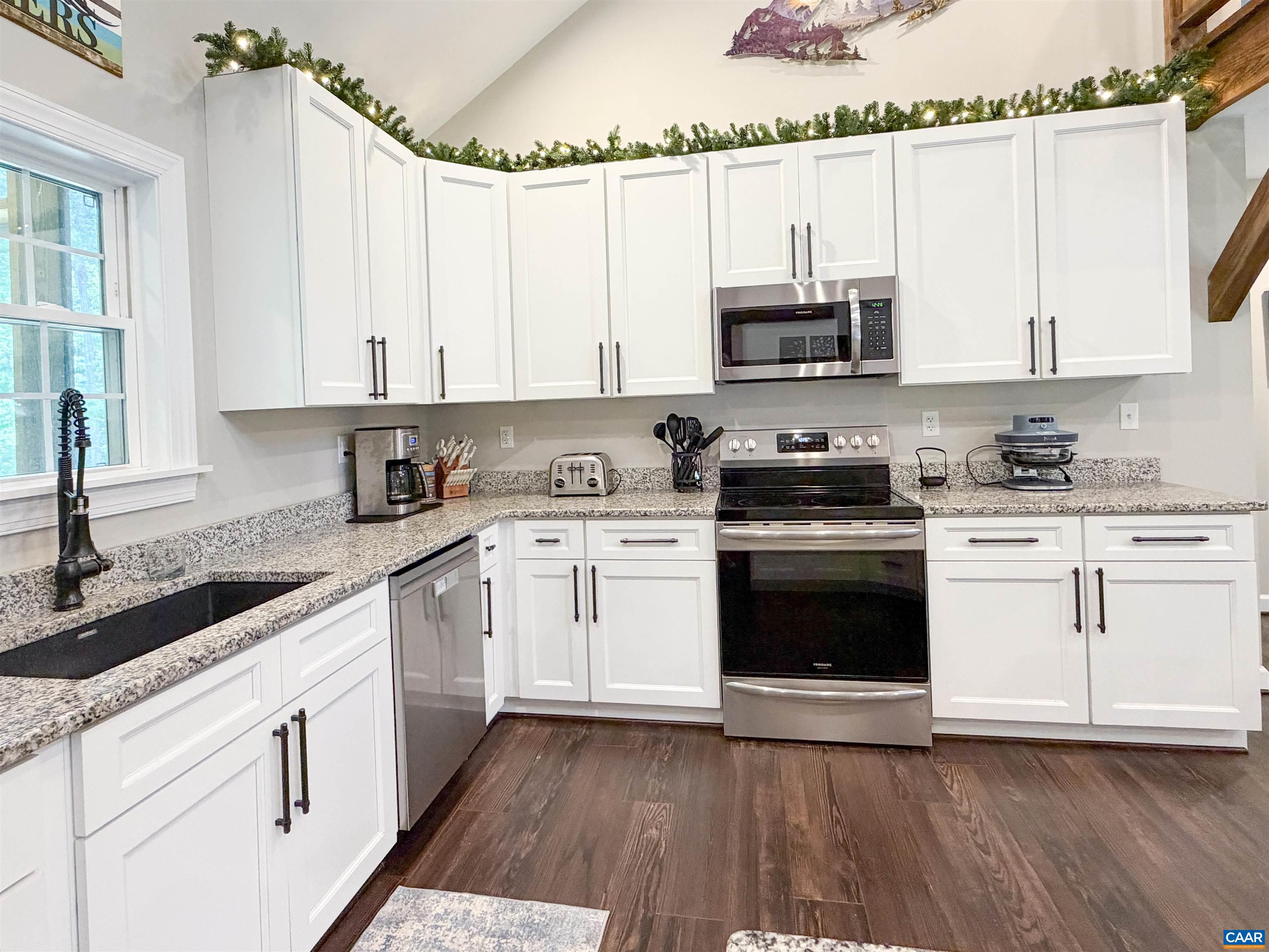 1387 Spreading Oak Road Arvonia, VA 23004 - Photo 10 of 43