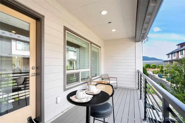 $1,238,000 | 935 7th Avenue Northeast, Unit 17 3, Issaquah, WA 98029