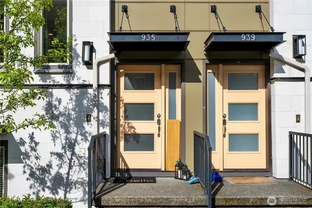 $1,238,000 | 935 7th Avenue Northeast, Unit 17 3, Issaquah, WA 98029