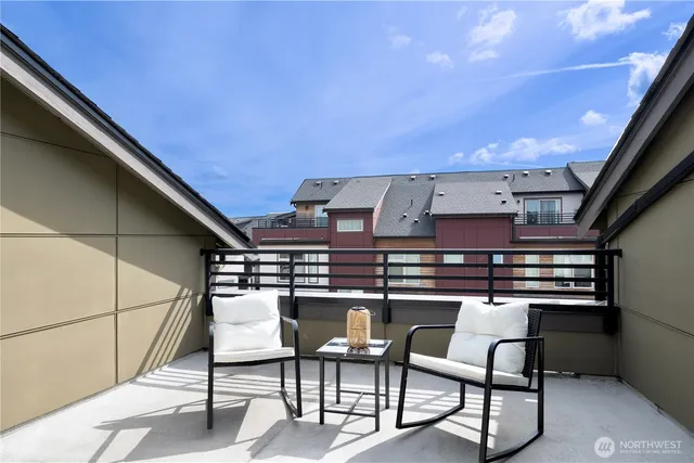 $1,238,000 | 935 7th Avenue Northeast, Unit 17 3, Issaquah, WA 98029