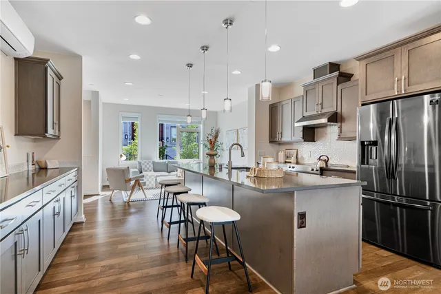 $1,238,000 | 935 7th Avenue Northeast, Unit 17 3, Issaquah, WA 98029