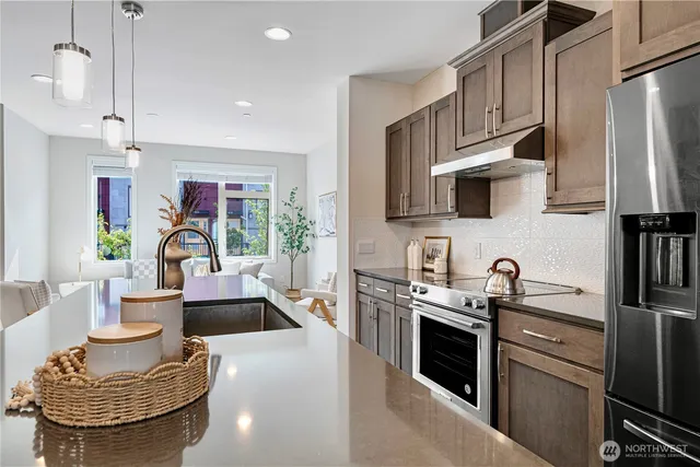 $1,238,000 | 935 7th Avenue Northeast, Unit 17 3, Issaquah, WA 98029