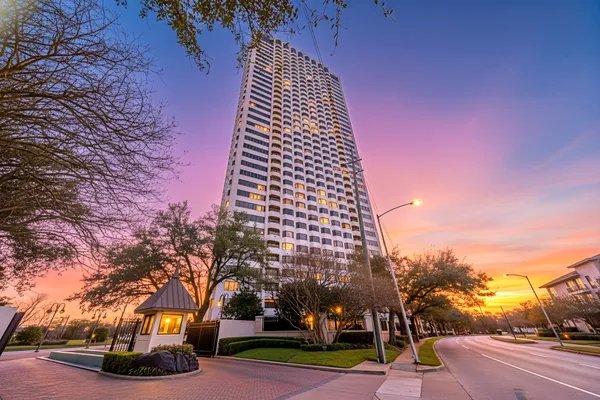 $395,000 | 2001 Holcombe Boulevard, Unit 803, Houston, TX 77030