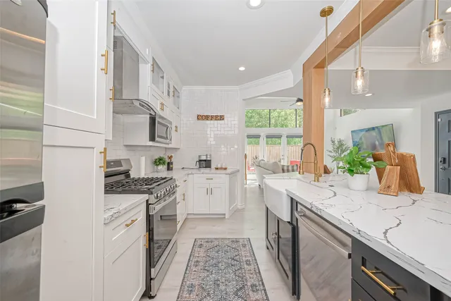 $2,950 | 5613 St Paul Street, Bellaire, TX 77401