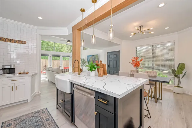 $2,950 | 5613 St Paul Street, Bellaire, TX 77401