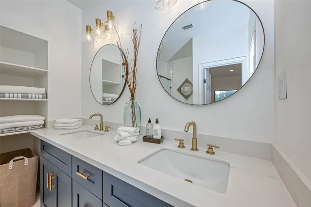 $2,950 | 5613 St Paul Street, Bellaire, TX 77401