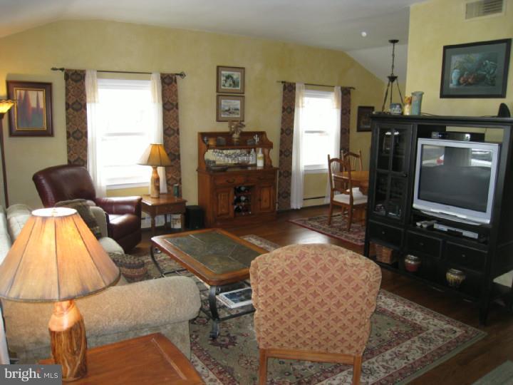 46 Winding Way Road Stratford, NJ 08084 - Photo 3 of 24