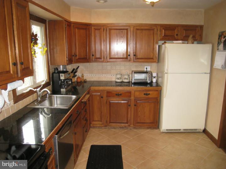 46 Winding Way Road Stratford, NJ 08084 - Photo 6 of 24