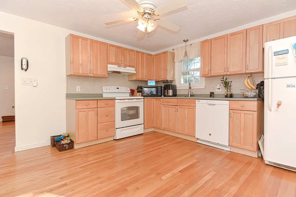 14 Pine View, Unit 14 Millis, MA 02054 - Photo 10 of 34