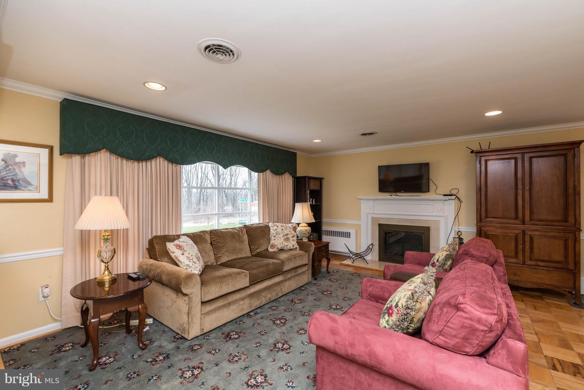 9507 Buckhorn Road Baltimore, MD 21234 - Photo 3 of 30 Living Room Looking from the Foyer