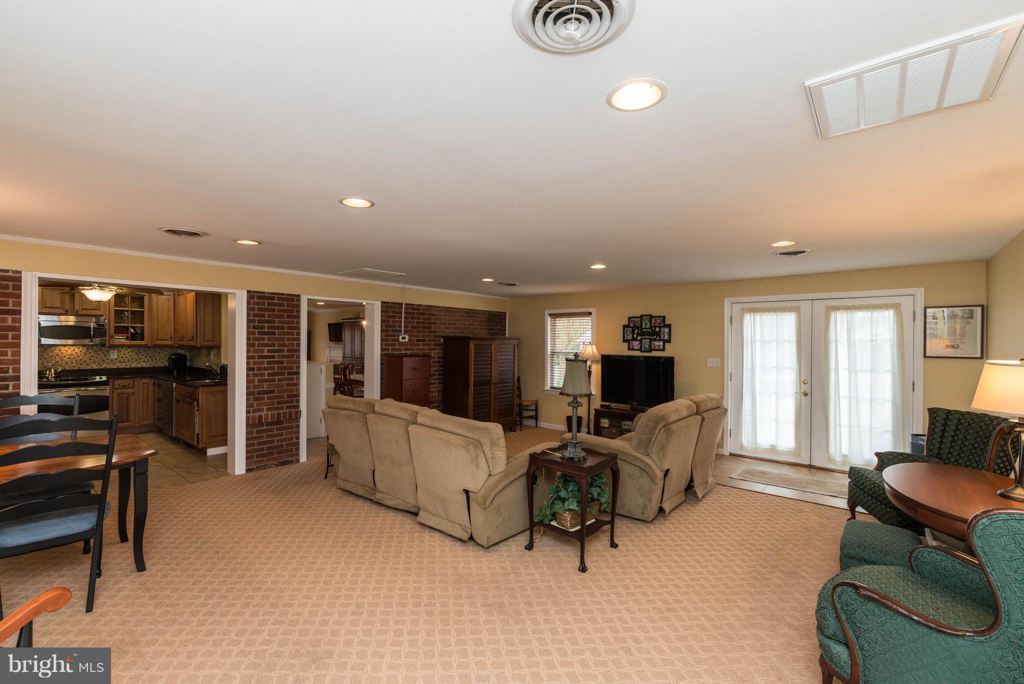 9507 Buckhorn Road Baltimore, MD 21234 - Photo 10 of 30 Family Room