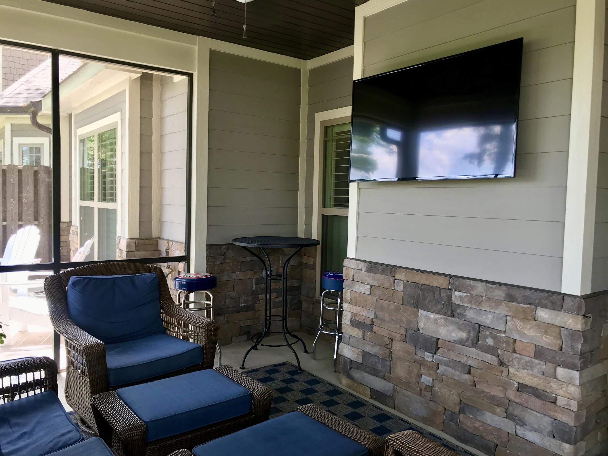 160 ANDERTON Drive Winchester, TN 37398 - Photo 22 of 35 a living room with furniture a flat screen tv and a fireplace