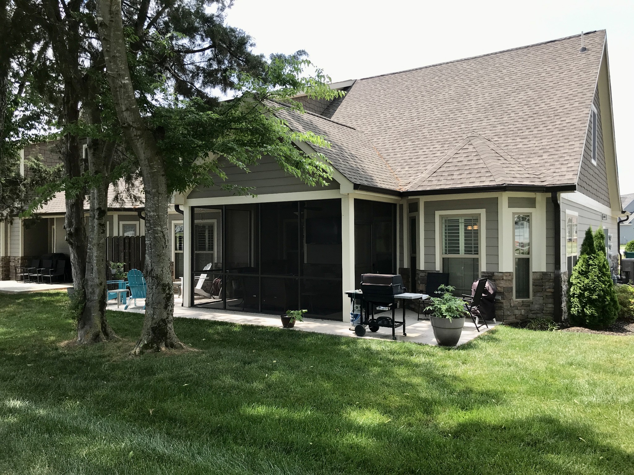 160 ANDERTON Drive Winchester, TN 37398 - Photo 26 of 35 a front view of house with a garden and patio