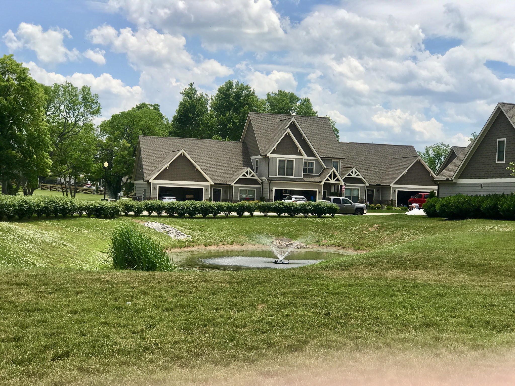 160 ANDERTON Drive Winchester, TN 37398 - Photo 29 of 35 a front view of a house with garden
